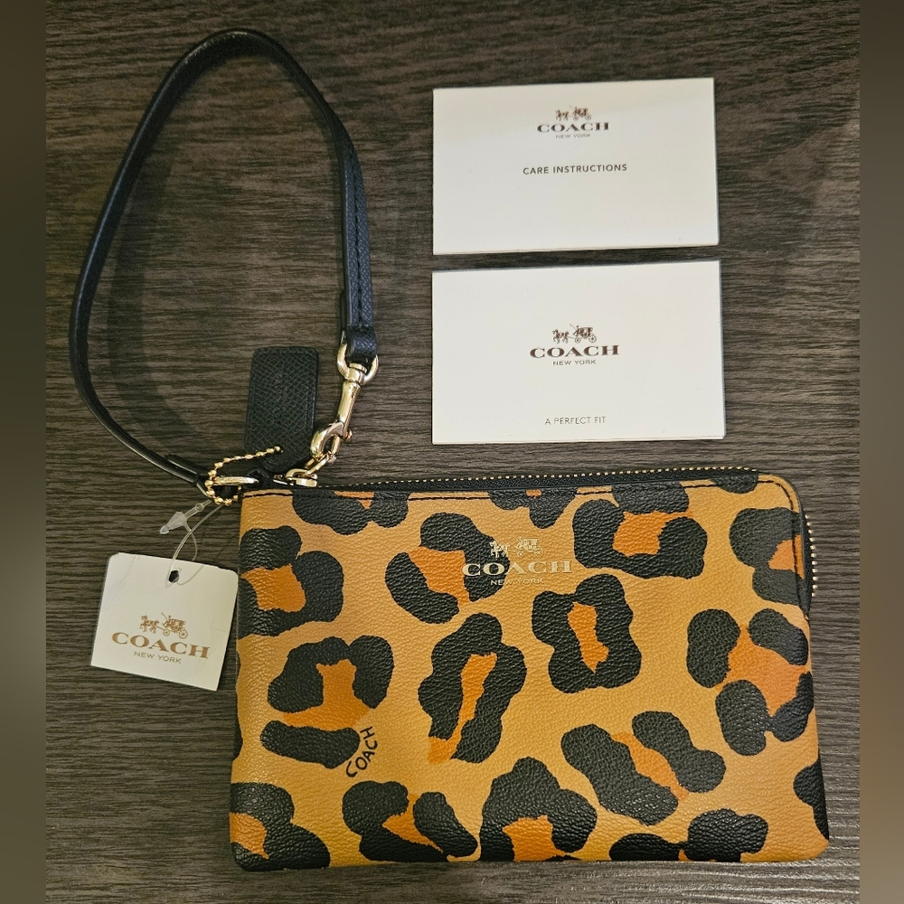 New w/ Tags! COACH WRISTLET/WALLET CHEETAH Print & black Trim